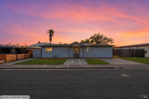 1421 Spruce Way, Healdsburg, CA, 95448 | Card Image