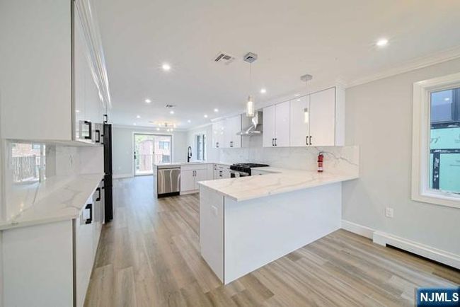 39 Henry Ave, Home with 3 bedrooms, 4 bathrooms and null parking in Palisades Park NJ | Image 7