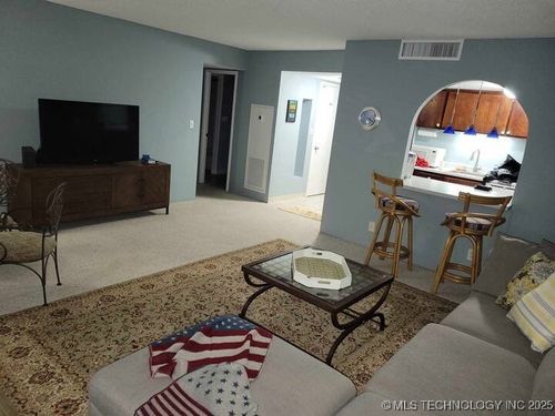 apt-704-450 W 7th St, Tulsa, OK, 74119-1047 | Card Image