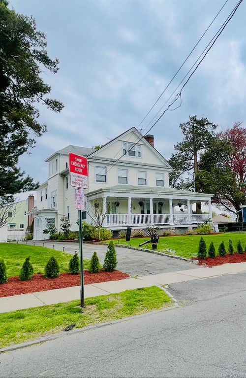 2-210 Elm St, New Rochelle, NY, 10805-1521 | Card Image