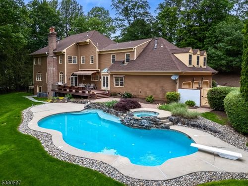 10 Beacon Hill Dr, Chester, NJ, 07930-3000 | Card Image