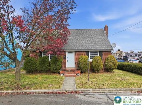 9 Park St, West Hazleton, PA, 18202-1126 | Card Image