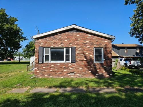 211 N Seba St, Hurst, IL, 62949-1081 | Card Image