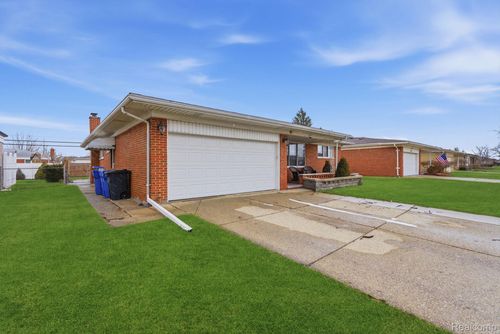 14135 Ivanhoe Dr, Warren, MI, 48088-3889 | Card Image