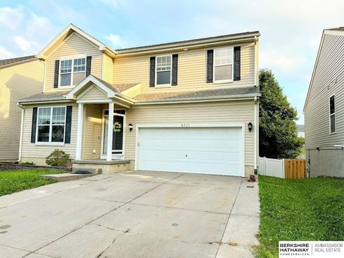 8721 Wyoming St, Omaha, NE, 68122-5246 | Card Image