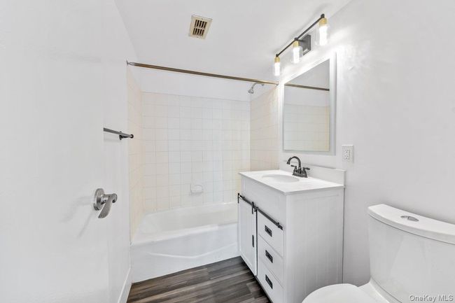 Full Bathroom | Image 25