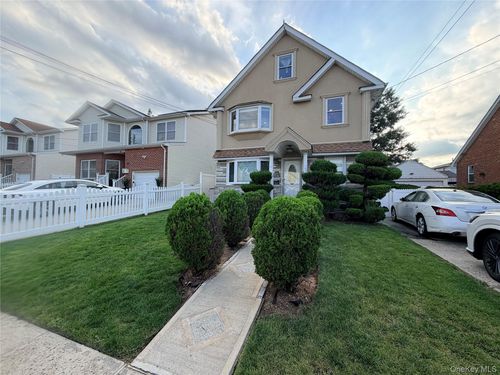 94 Lucille Ave, Elmont, NY, 11003-2722 | Card Image
