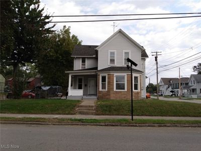 View of front of home with a front yard | Image 1