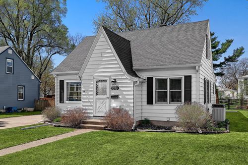 2008 Losey Boulevard, La Crosse, WI, 54601 | Card Image
