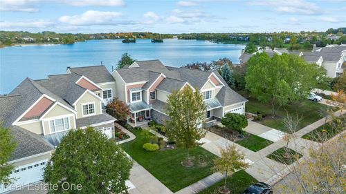 43-25782 Island Lake Dr, Novi, MI, 48374-2174 | Card Image
