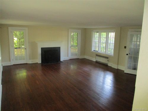 8 Ridgecrest W, Scarsdale, NY, 10583-2047 | Card Image