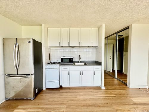 apt-a612-1550 Wilder Ave, Honolulu, HI, 96822-4627 | Card Image