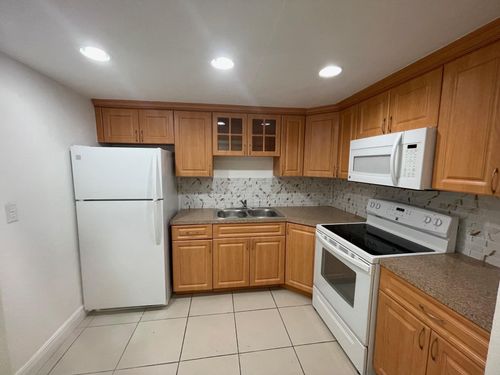 apt-e117-9365 Fontainebleau Blvd, Miami, FL, 33172-5644 | Card Image