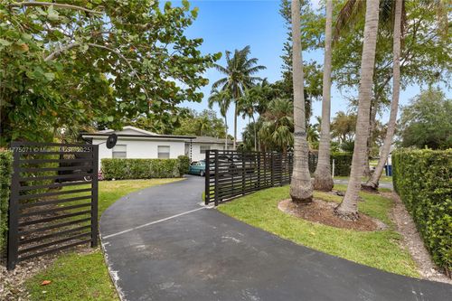 11810 W Biscayne Canal Rd, Miami, FL, 33161-6137 | Card Image