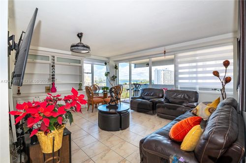 9b-7545 E Treasure Dr, North Bay Village, FL, 33141-4309 | Card Image