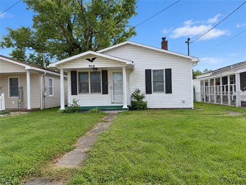 910 18th Street, Vienna, WV, 26105 | Card Image