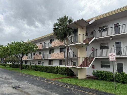 6005 Del Lago Cir, Sunrise, FL, 33313-6349 | Card Image
