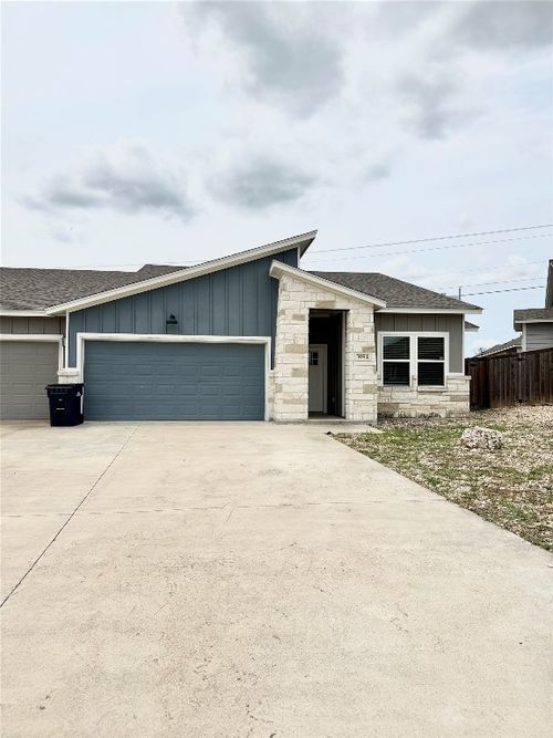 apt-b-108 Everett Ct, Jarrell, TX, 76537-0537 | Card Image