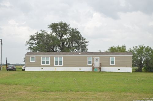 2566 County Road 2615, Devine, TX, 78016-5179 | Card Image