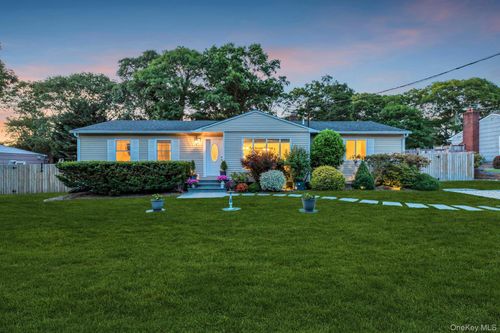 116 Tiana Rd, Hampton Bays, NY, 11946-3721 | Card Image