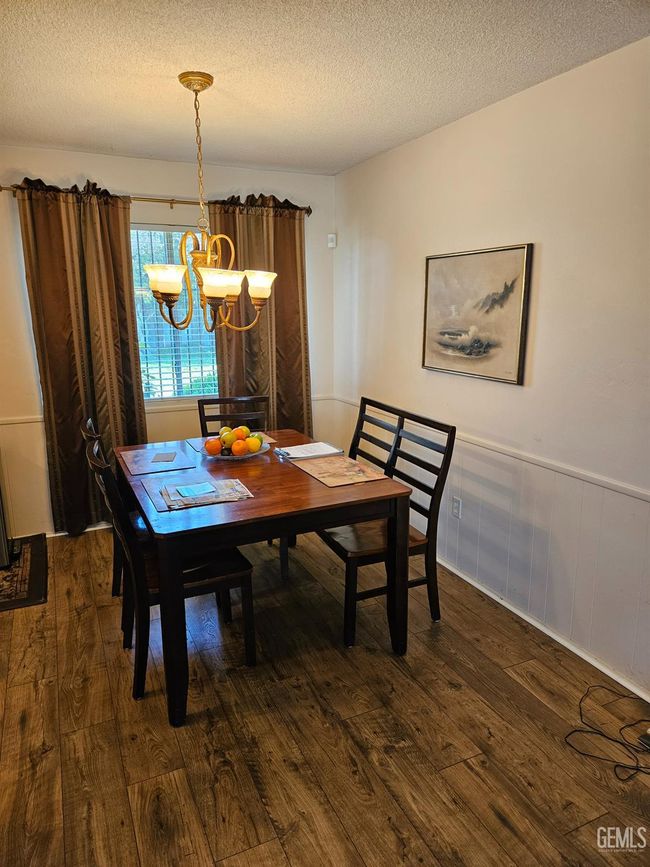 5708 Cypress Point Dr, Condo with 2 bedrooms, 1 bathrooms and null parking in Bakersfield CA | Image 7