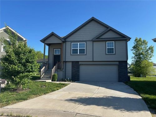 21716 Southcreek Ct, Peculiar, MO, 64078-7833 | Card Image