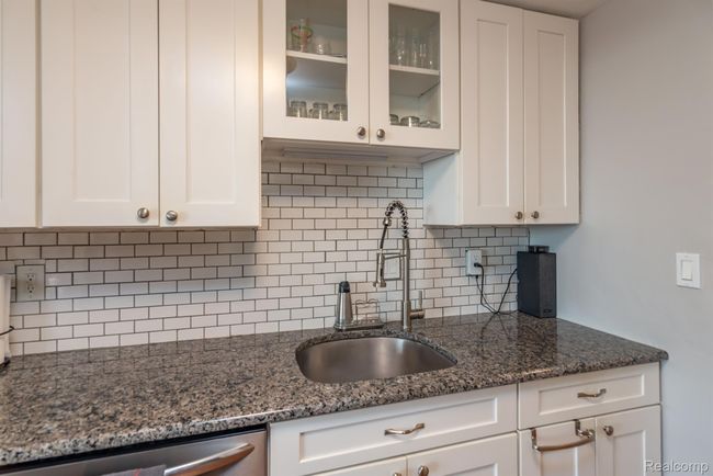 APT-1403 - 8200 E Jefferson Ave, Condo with 2 bedrooms, 2 bathrooms and null parking in Detroit MI | Image 10