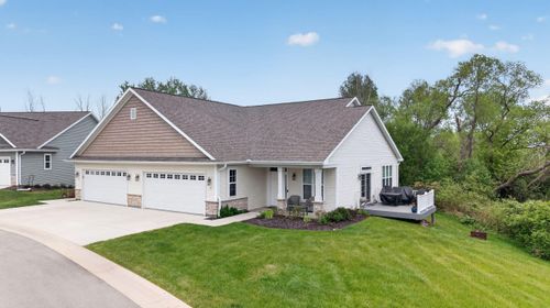 18 Briarknoll Cir, Saukville, WI, 53080-2238 | Card Image