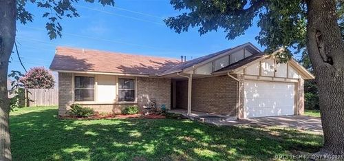 4704 Maple Ave, Broken Arrow, OK, 74011-3224 | Card Image