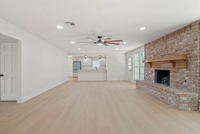8215 Twining Oaks Ln, House other with 5 bedrooms, 4 bathrooms and 3 parking in Spring TX | Image 9