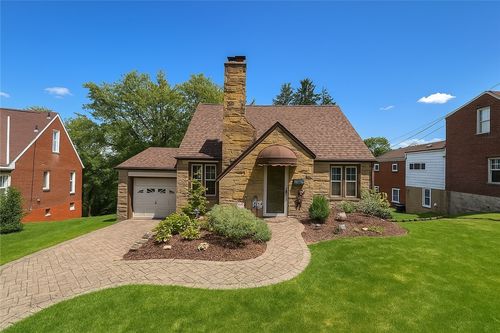 8 Keifer Dr, Upper St. Clair, PA, 15241-1334 | Card Image