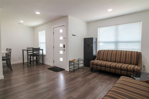 apt-104-6409 Burns St, Austin, TX, 78752-4055 | Card Image
