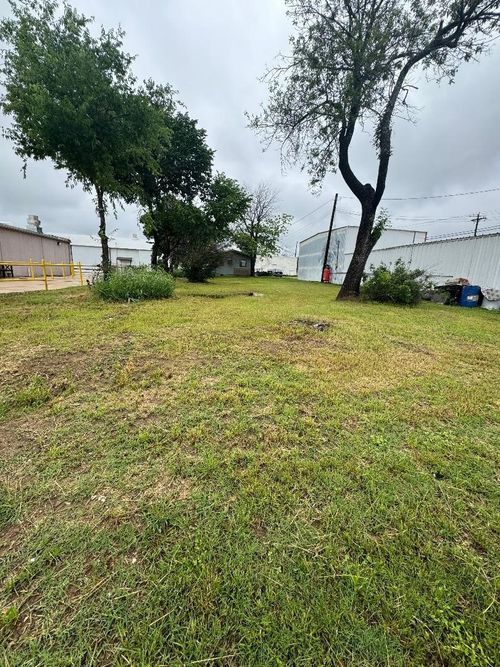 104 Se 12th Ave, Mineral Wells, TX, 76067-5540 | Card Image