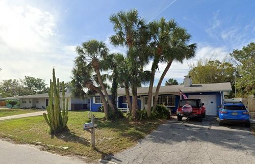 2424 Hamlin Ln, SARASOTA, FL, 34239-6307 | Card Image