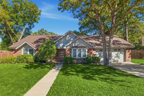 3909 Rustic Forest Trl, Arlington, TX, 76016-2767 | Card Image