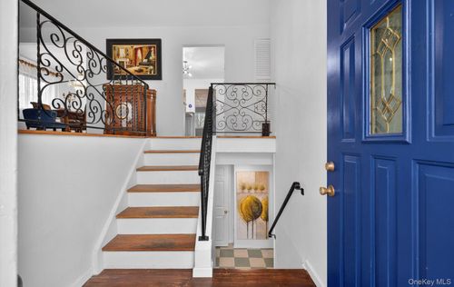 372 Clay Pitts Rd, E Northport, NY, 11731-3201 | Card Image