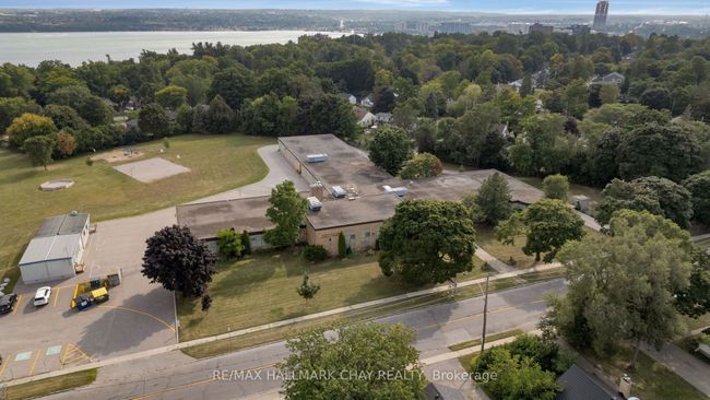 7 Napier St, House other with 3 bedrooms, 1 bathrooms and 7 parking in Barrie ON | Image 35