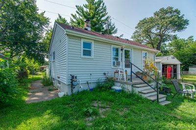 23747 Vassar Avenue, Home with 2 bedrooms, 1 bathrooms and null parking in Hazel Park MI | Image 3