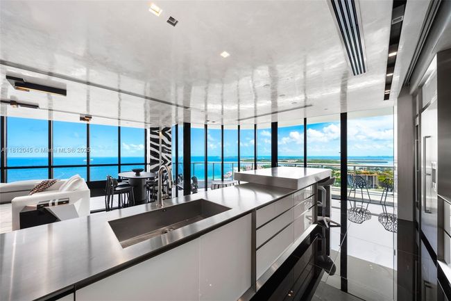 APT-3003 - 100 S Pointe Dr, Condo with 3 bedrooms, 4 bathrooms and null parking in Miami Beach FL | Image 5