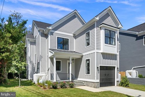 5017 17th St N, ARLINGTON, VA, 22207-2084 | Card Image