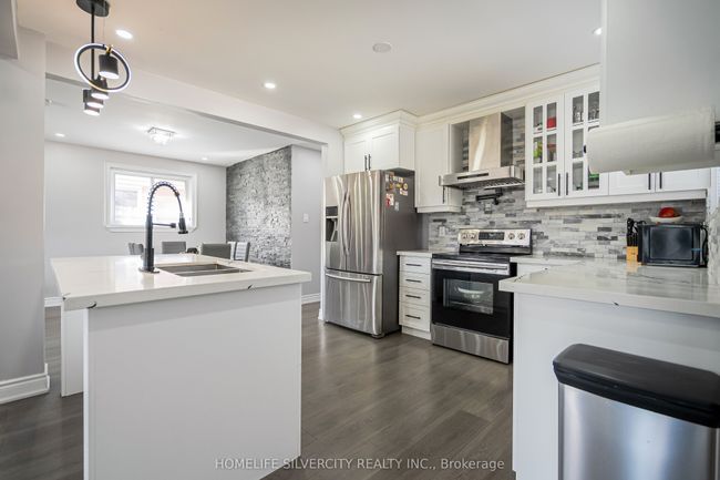 72 Brookland Dr, House other with 5 bedrooms, 4 bathrooms and 4 parking in Brampton ON | Image 8