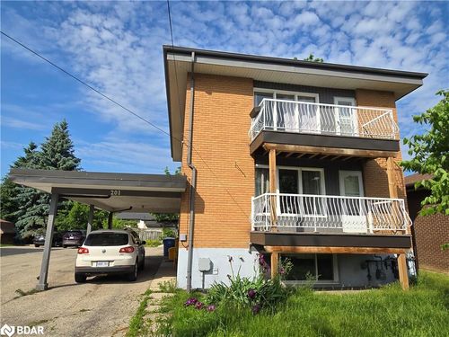 201 Alma St N, Guelph, ON, N1H5X9 | Card Image