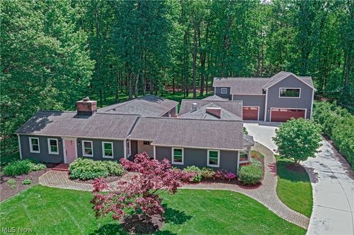 1 Deerfield Dr, Chagrin Falls, OH, 44022-4112 | Card Image