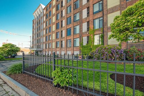 apt-201-147 Centre St, Brockton, MA, 02302-2767 | Card Image