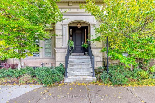 221 Hanover St, Oakville, ON, L6K0G9 | Card Image