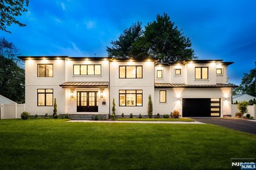623 Alberta Dr, Paramus, NJ, 07652-4801 | Card Image