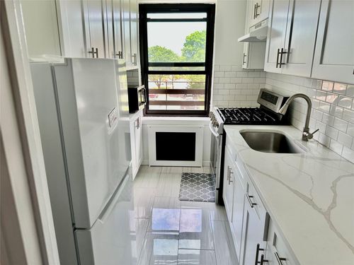 apt-4l-75 210th St, Oakland Gardens, NY, 11364-3203 | Card Image