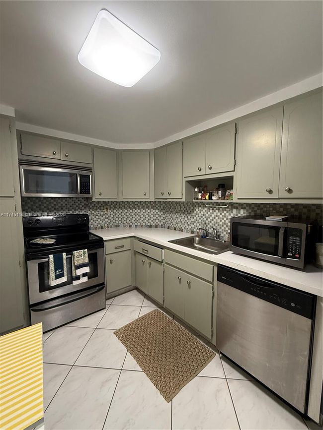 APT-628 - 500 Bayview Dr, Condo with 1 bedrooms, 2 bathrooms and null parking in Sunny Isles Beach FL | Image 17