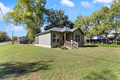 216 Washington Street, House other with 3 bedrooms, 3 bathrooms and 4 parking in Smithville TX | Image 2