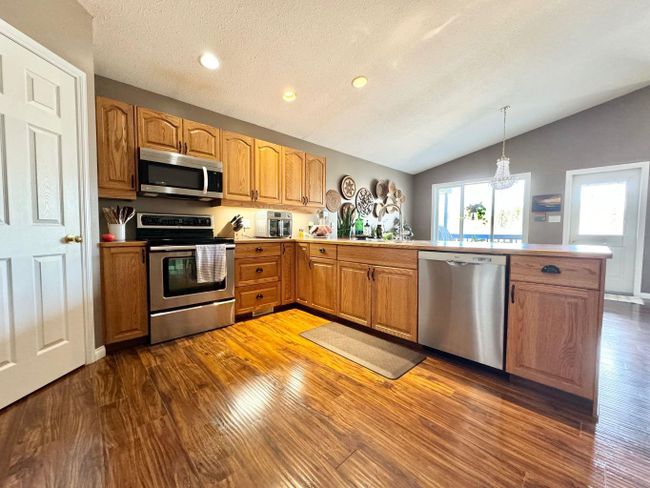 10 Park Point, Home with 5 bedrooms, 3 bathrooms and 4 parking in Whitecourt AB | Image 6